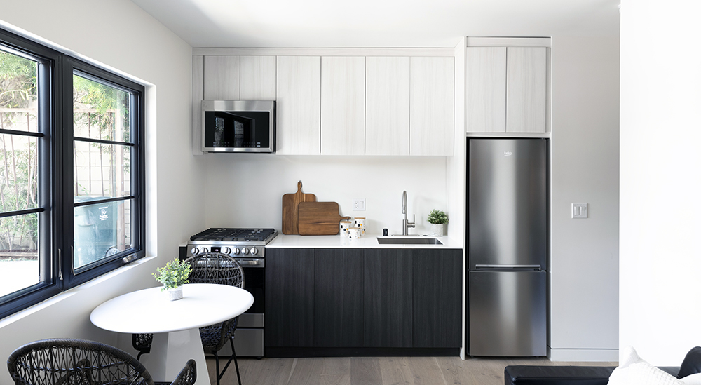 Ronbow black and white kitchen