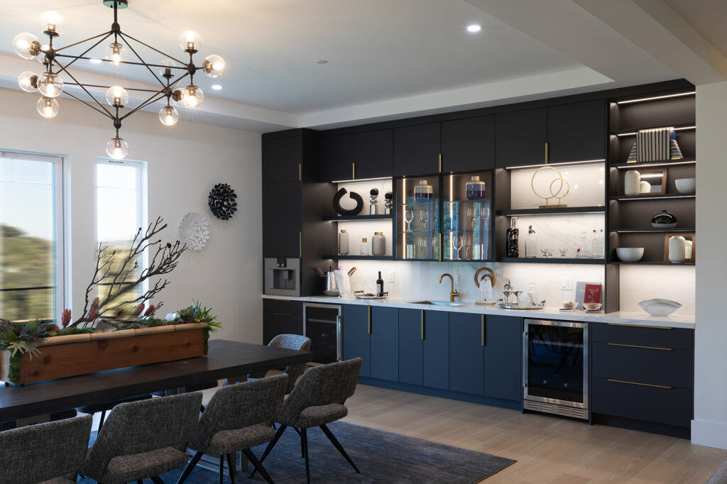 Ronbow black and white kitchen